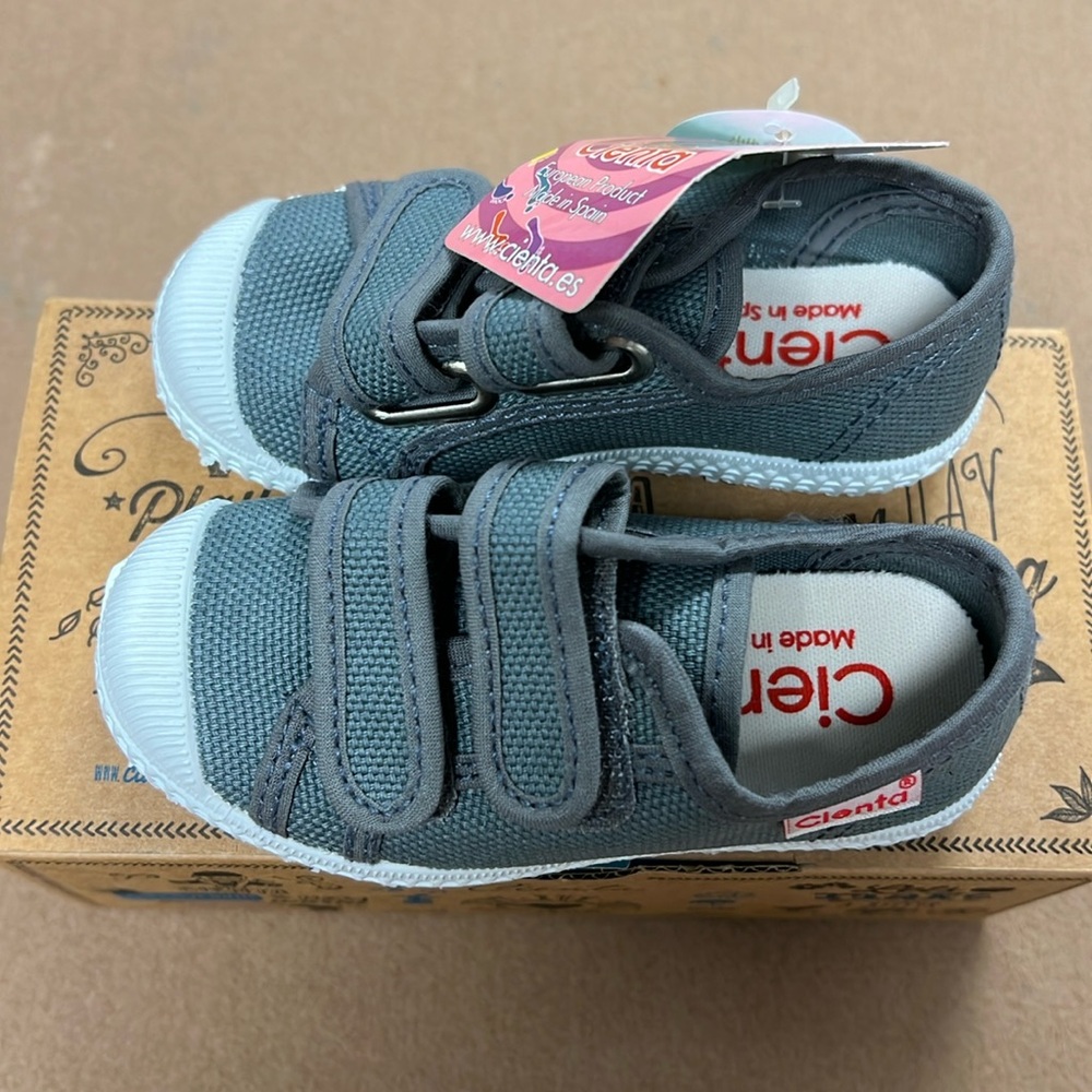 NWT Gray Cienta Unisex Double Strap Sneaker